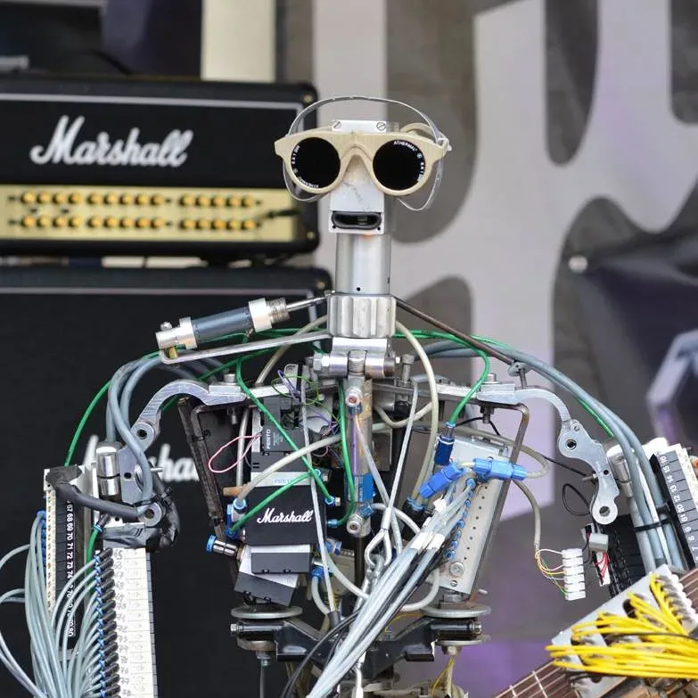 Bandshop GmbH auf der Musikmesse Frankfurt – Roboter-Skulptur mit Gitarre