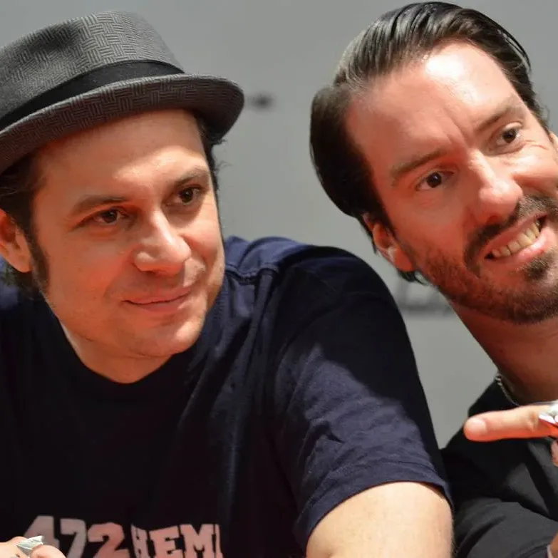 Bandshop GmbH auf der Musikmesse Frankfurt – Zwei Besucher mit Hut posieren für ein Foto