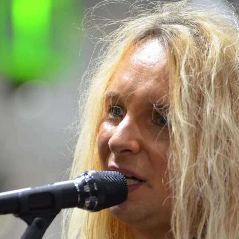 Bandshop GmbH auf der Musikmesse Frankfurt – Sänger mit langen blonden Haaren am Mikrofon