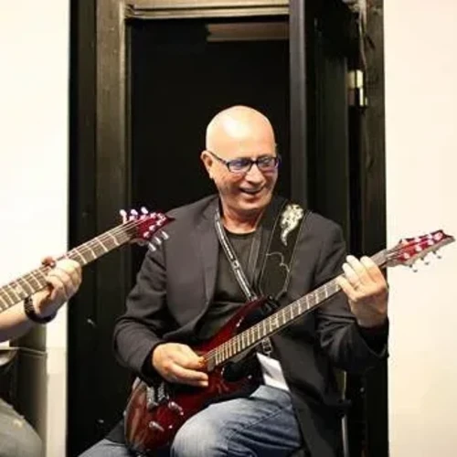 Bandshop GmbH auf der Musikmesse Frankfurt – Zwei Gitarristen bei einer Session