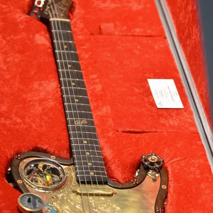 Bandshop GmbH auf der Musikmesse Frankfurt – Vintage-Gitarre in der Vitrine