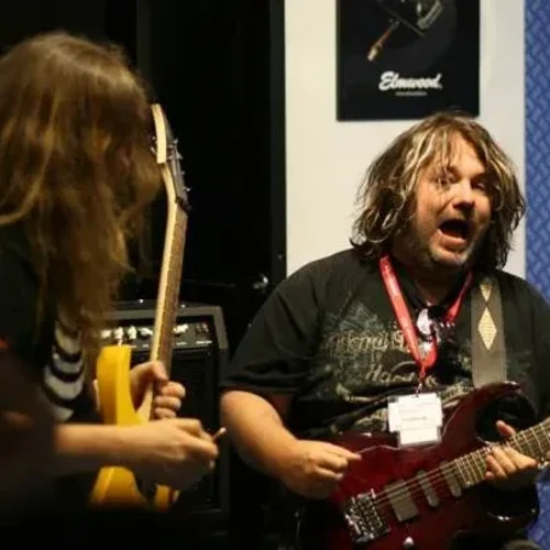 Bandshop GmbH auf der Musikmesse Frankfurt – Zwei Gitarristen bei einer Session