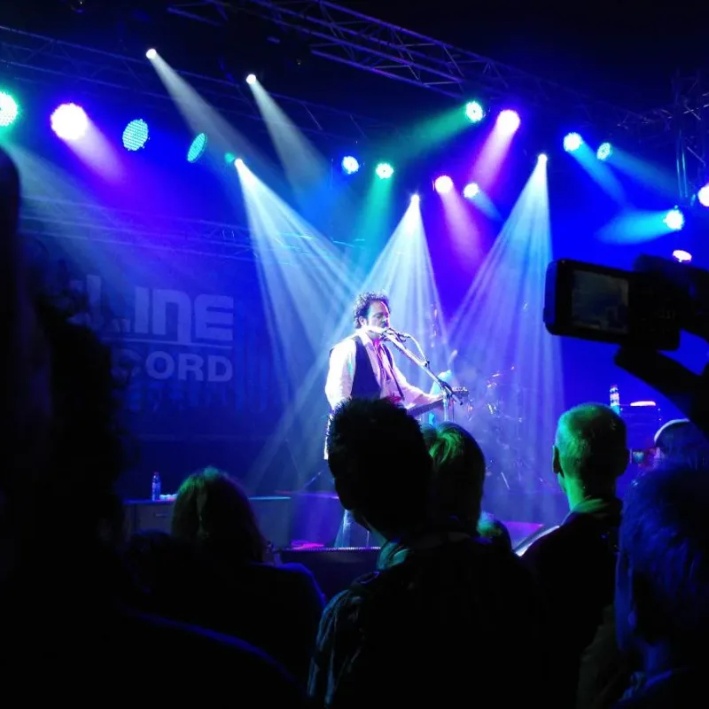 Bandshop GmbH auf der Musikmesse Frankfurt – Konzert im blauen Bühnenlicht