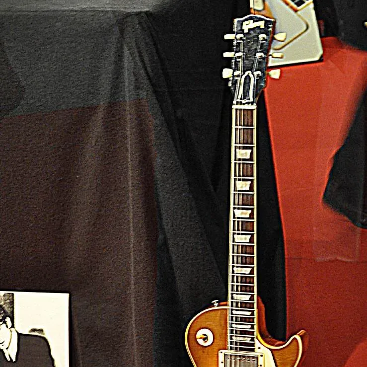 Bandshop GmbH auf der Musikmesse Frankfurt – Sunburst-Gitarre auf dem Ständer