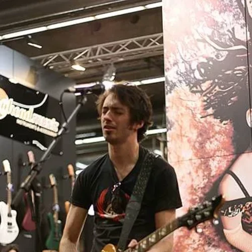 Bandshop GmbH auf der Musikmesse Frankfurt – Gitarrist spielt am Messestand